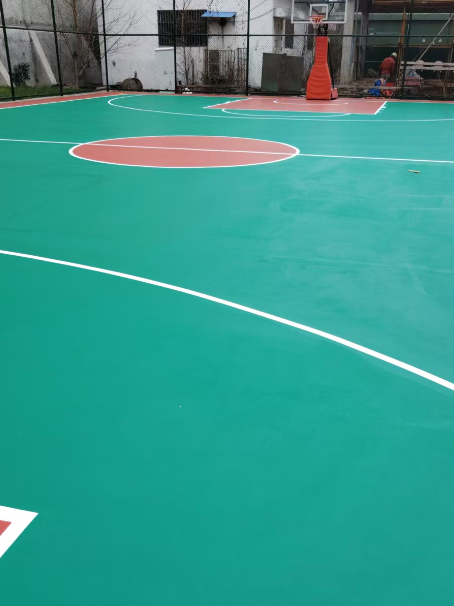 巨野 球场长期使用易出现地面开裂
